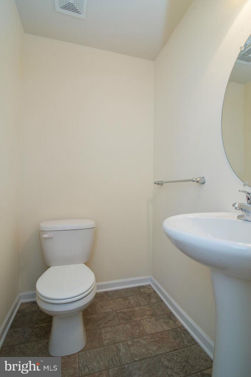 LAKELAND PLACE - Residential Lease