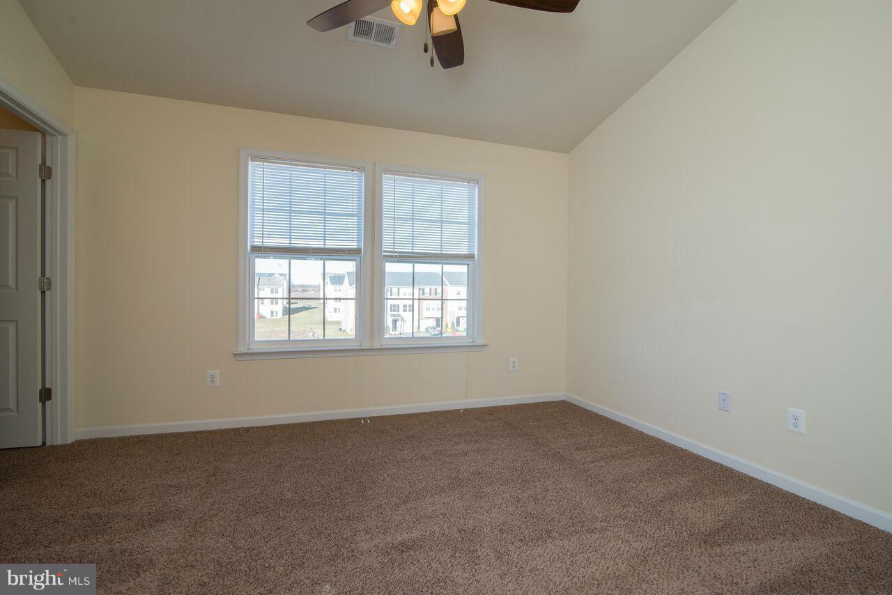 LAKELAND PLACE - Residential Lease