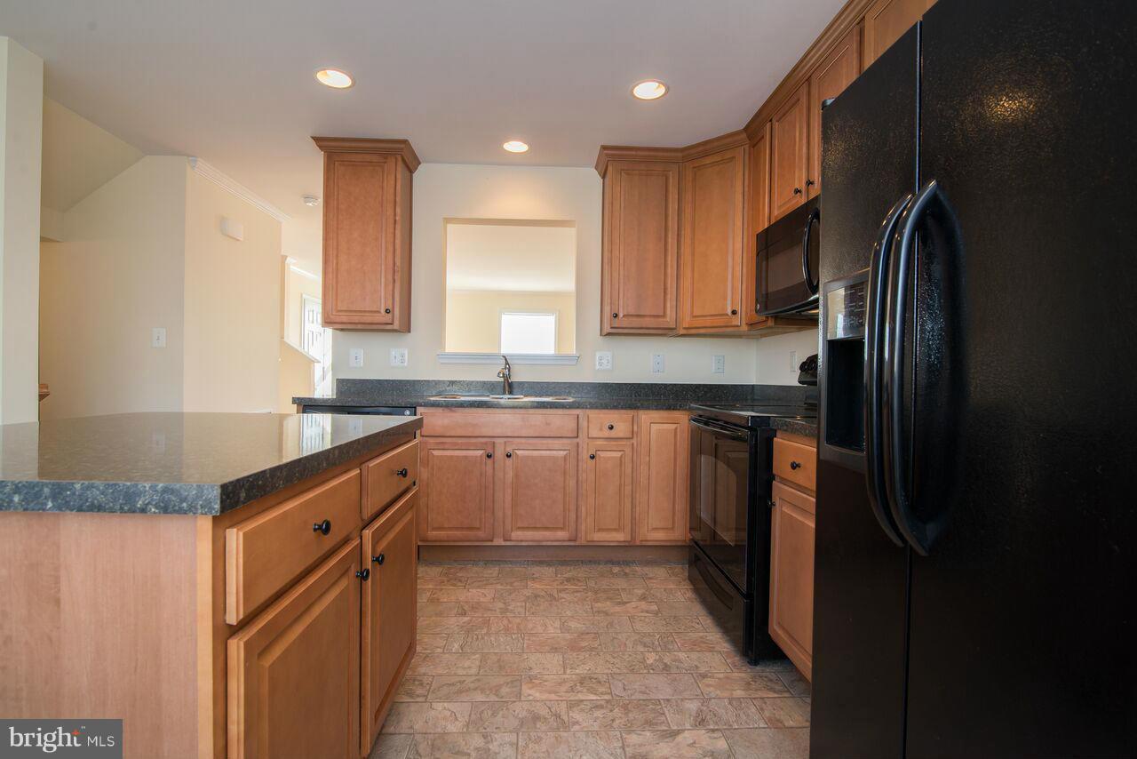 LAKELAND PLACE - Residential Lease