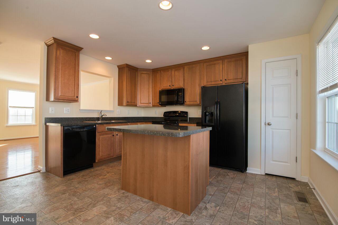 LAKELAND PLACE - Residential Lease