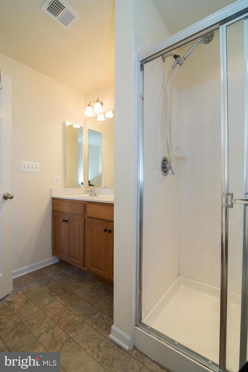 LAKELAND PLACE - Residential Lease