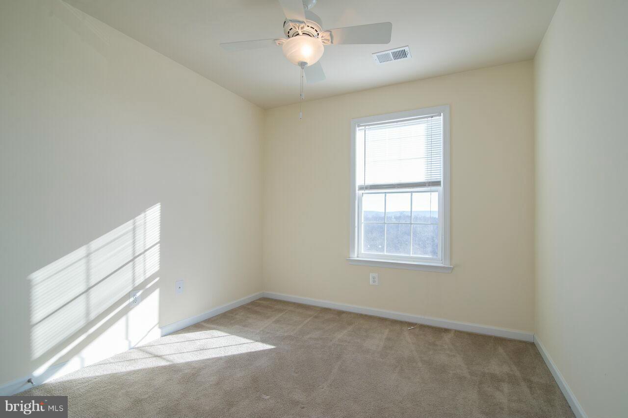 LAKELAND PLACE - Residential Lease