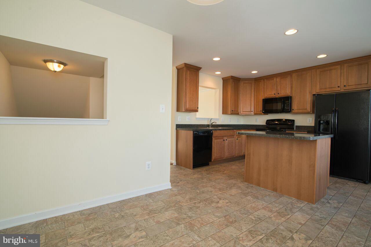 LAKELAND PLACE - Residential Lease