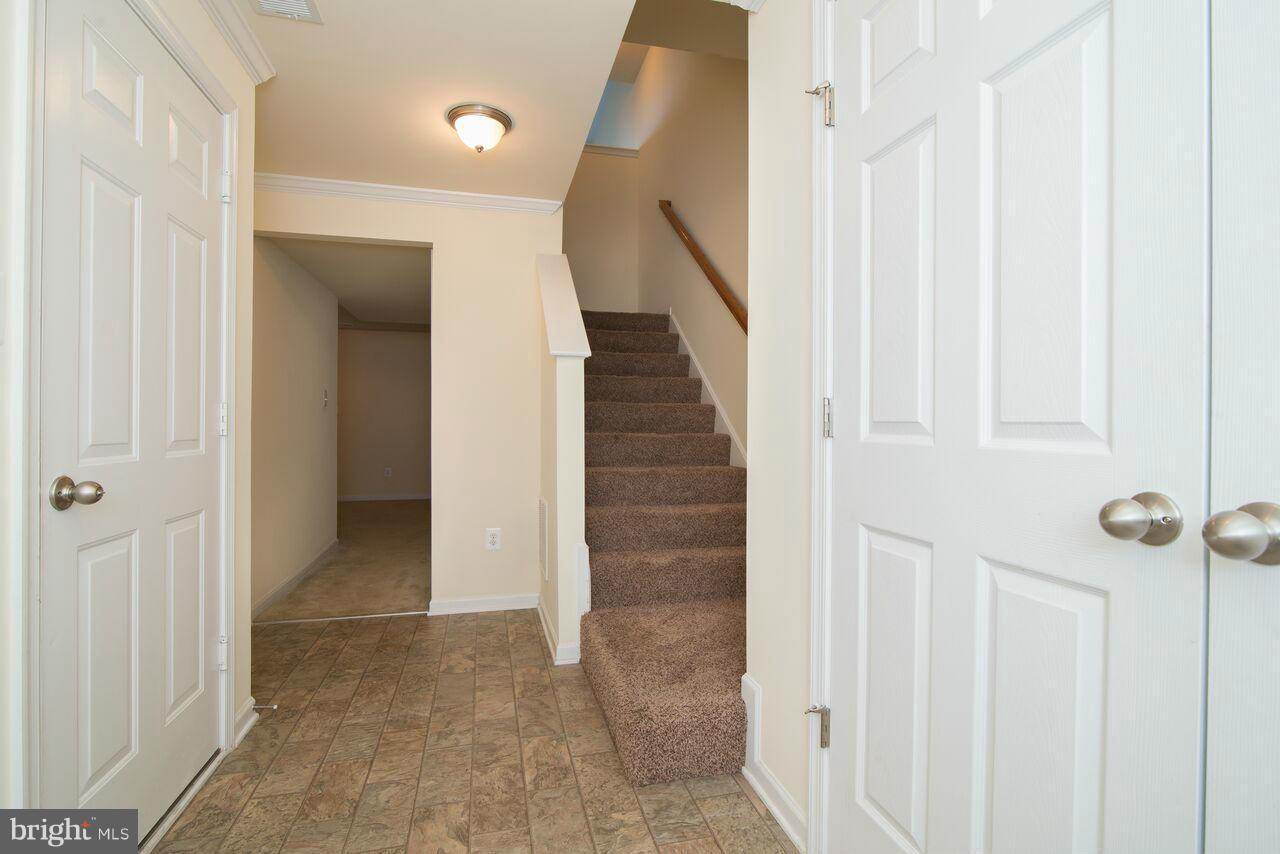 LAKELAND PLACE - Residential Lease