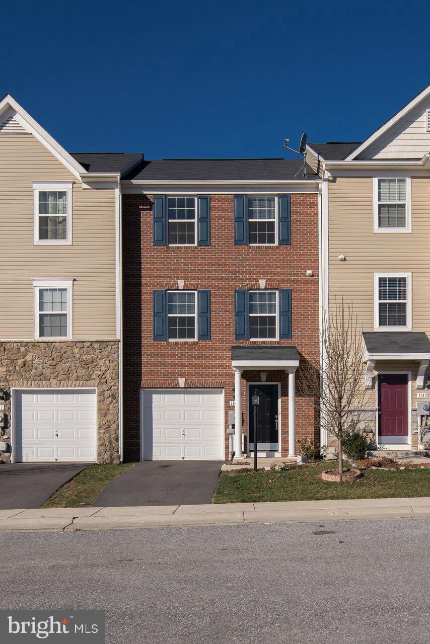 LAKELAND PLACE - Residential Lease