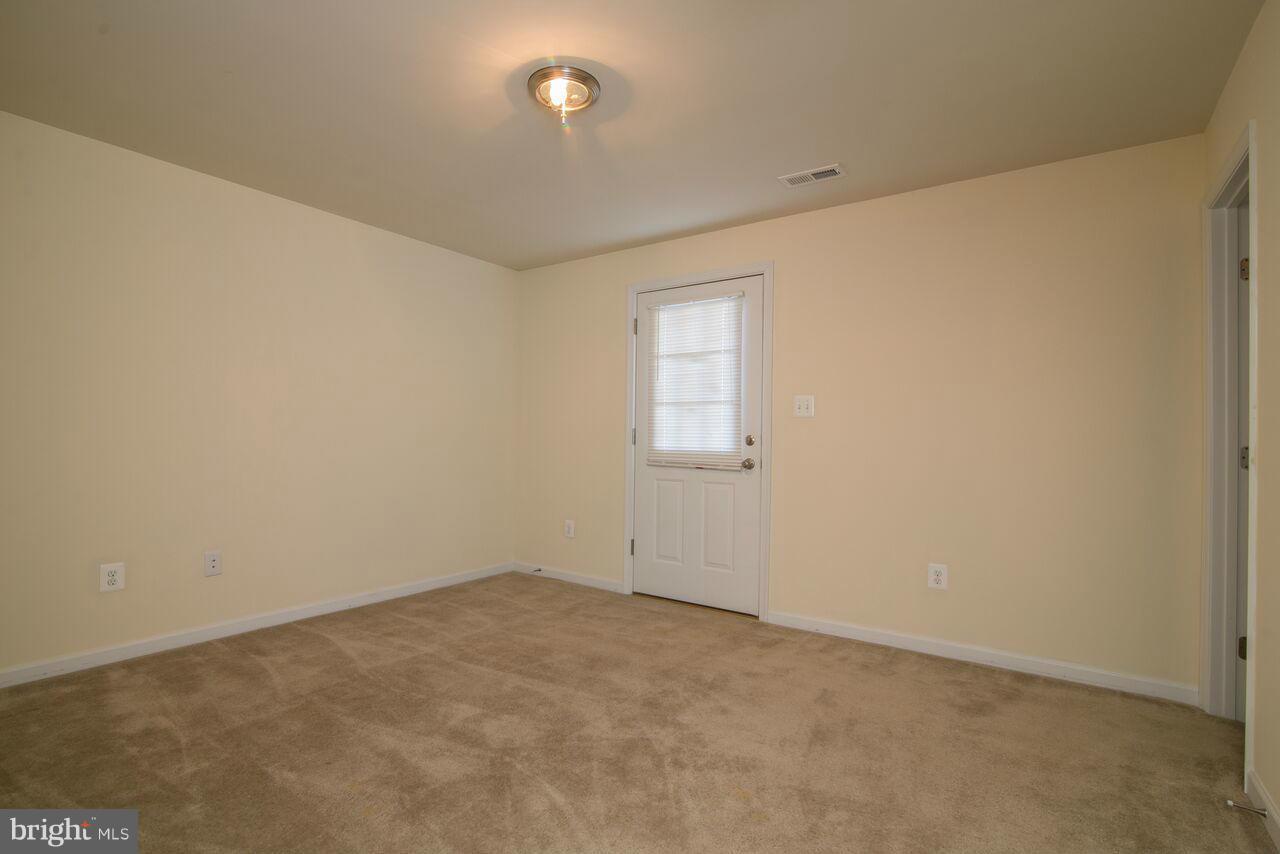 LAKELAND PLACE - Residential Lease