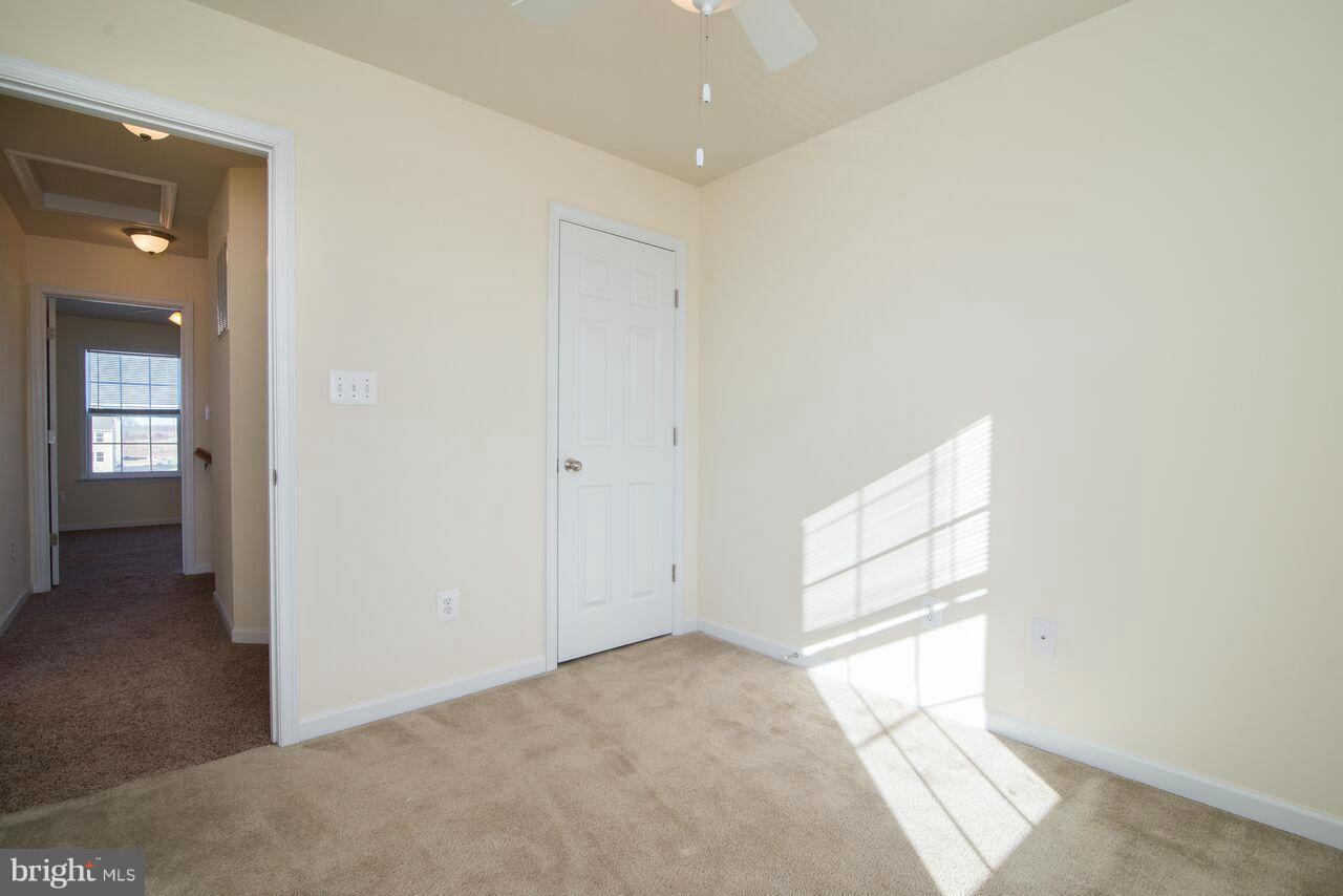 LAKELAND PLACE - Residential Lease