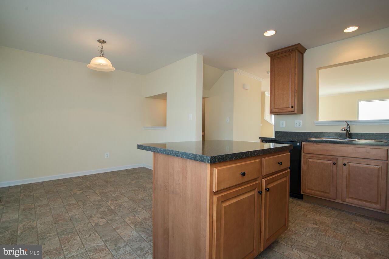 LAKELAND PLACE - Residential Lease