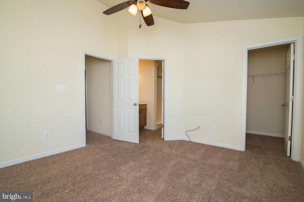 LAKELAND PLACE - Residential Lease