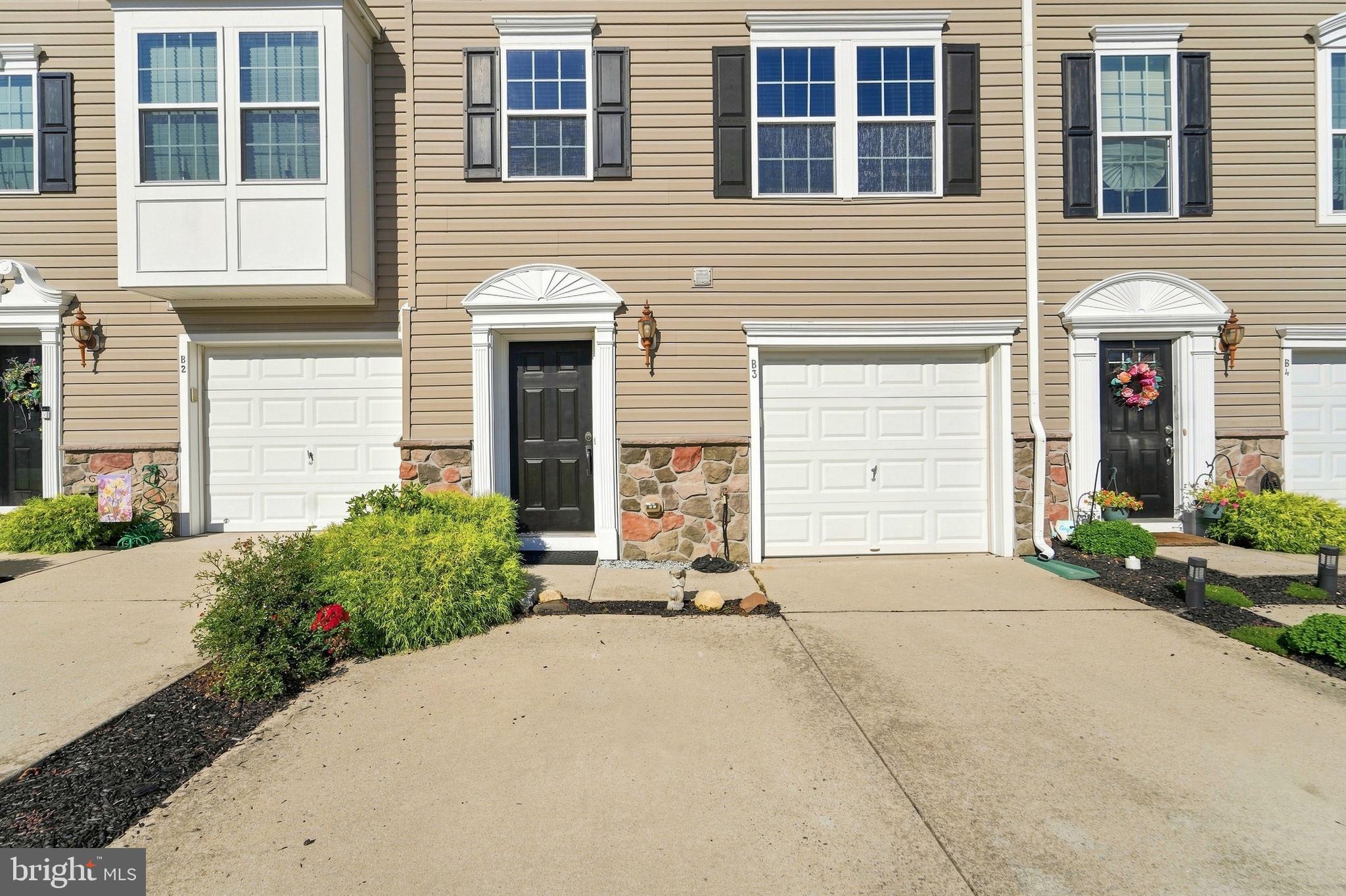 2102 E OAK ROAD B3