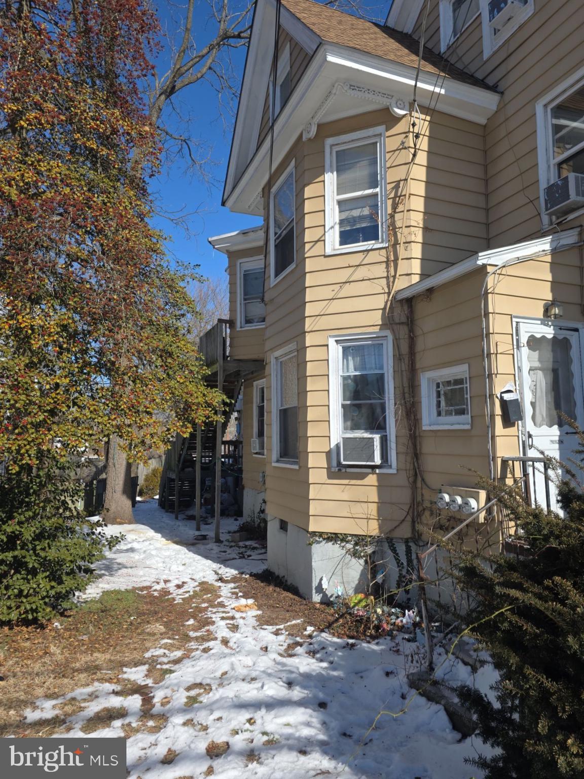 118 W MAIN ST W 120 W