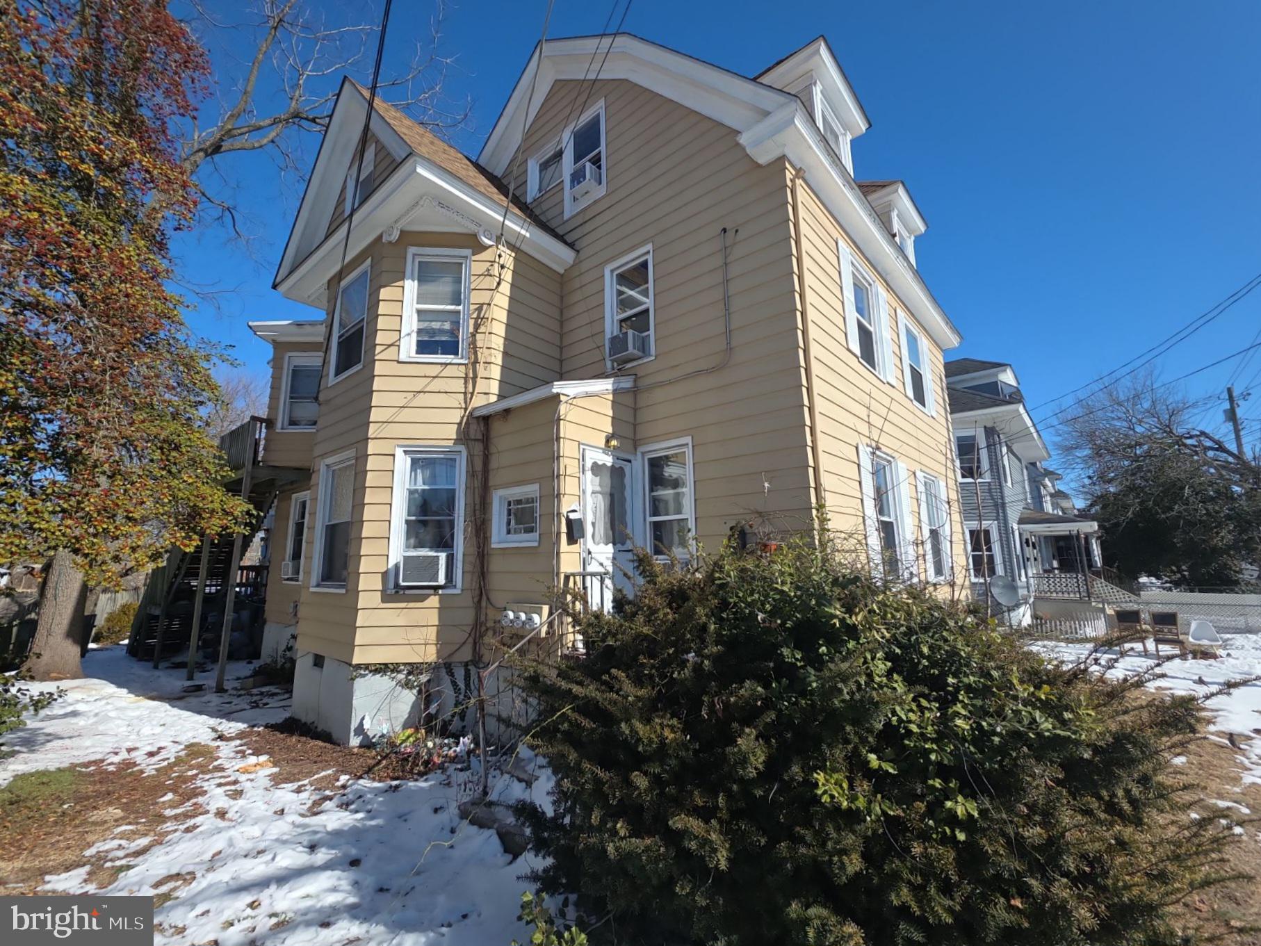 118 W MAIN ST W 120 W