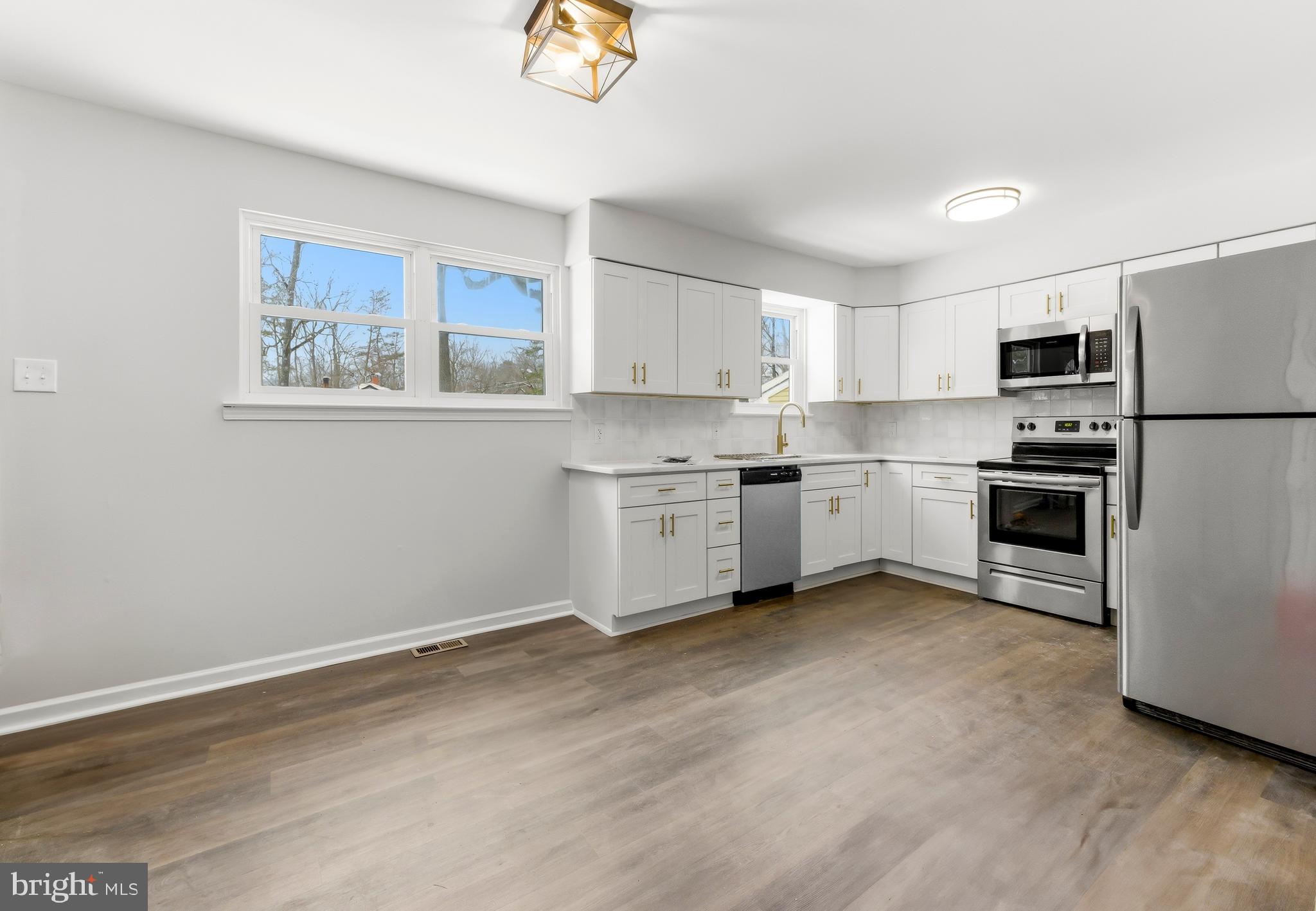 16 E WOODBURN AVENUE