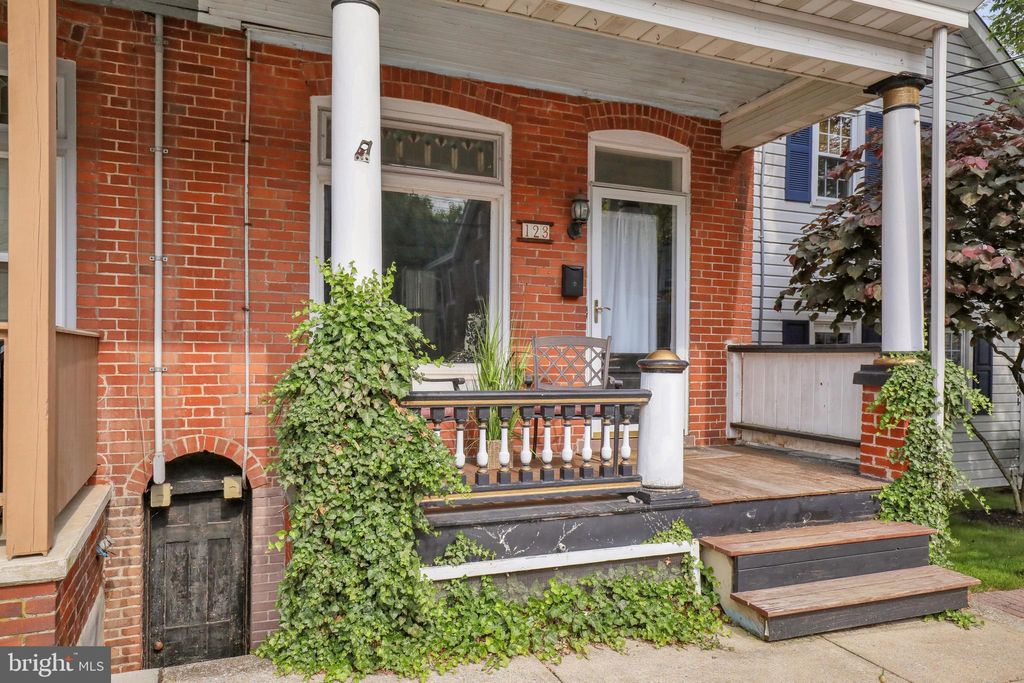 Photo of 123 S Cedar Street, LITITZ, PA 17543 (MLS # PALA2070256)