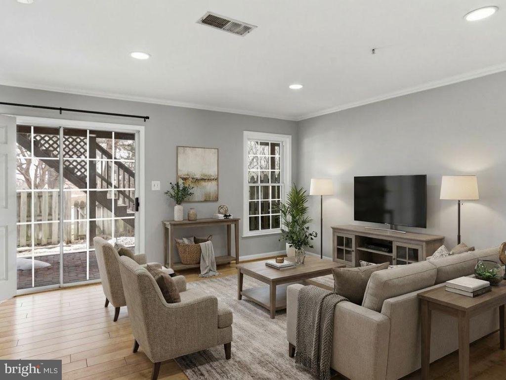 5702 GOLDFINCH COURT