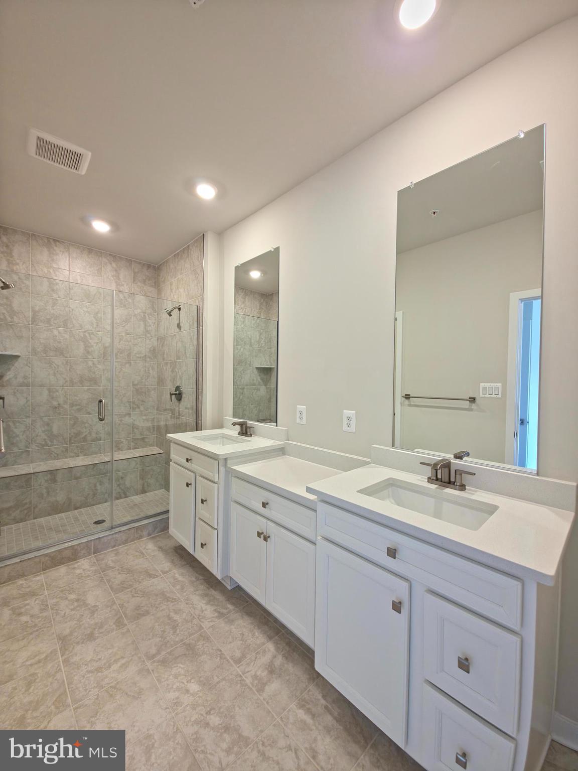 VILLAGES OF URBANA - Residential Lease