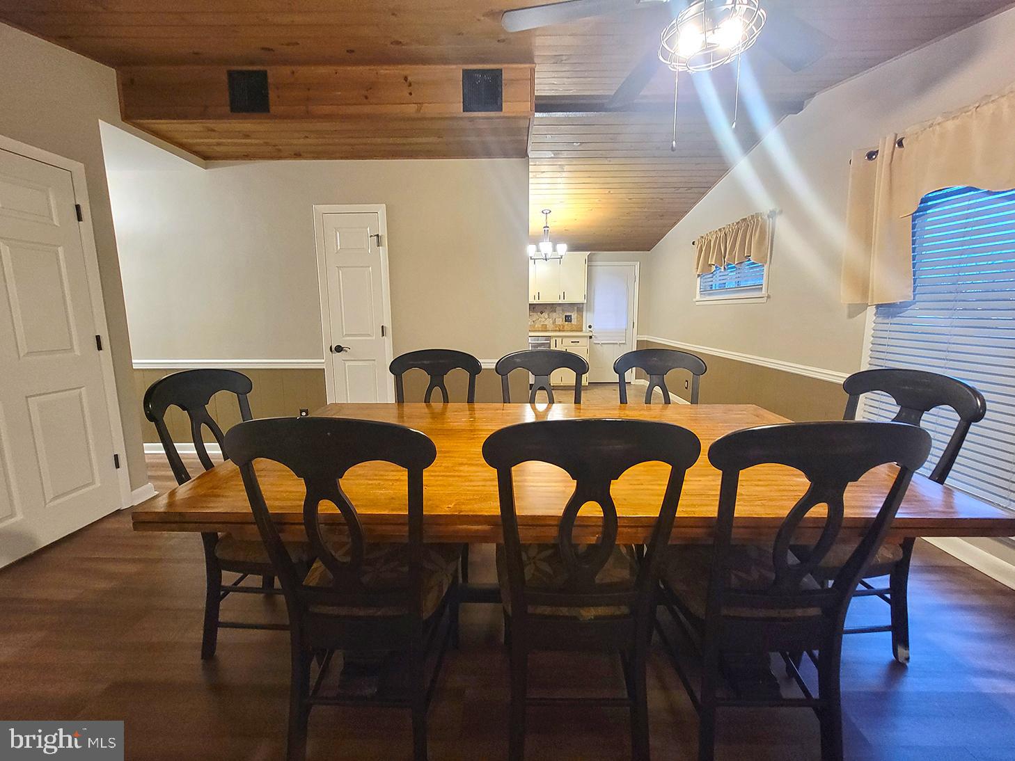 2403 N CHARLOTTE STREET