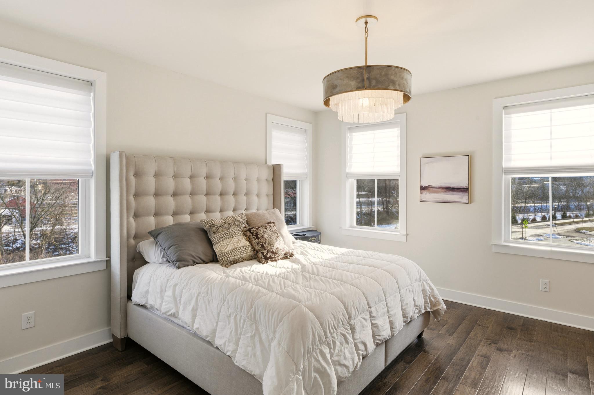 STEELPOINTE - Residential