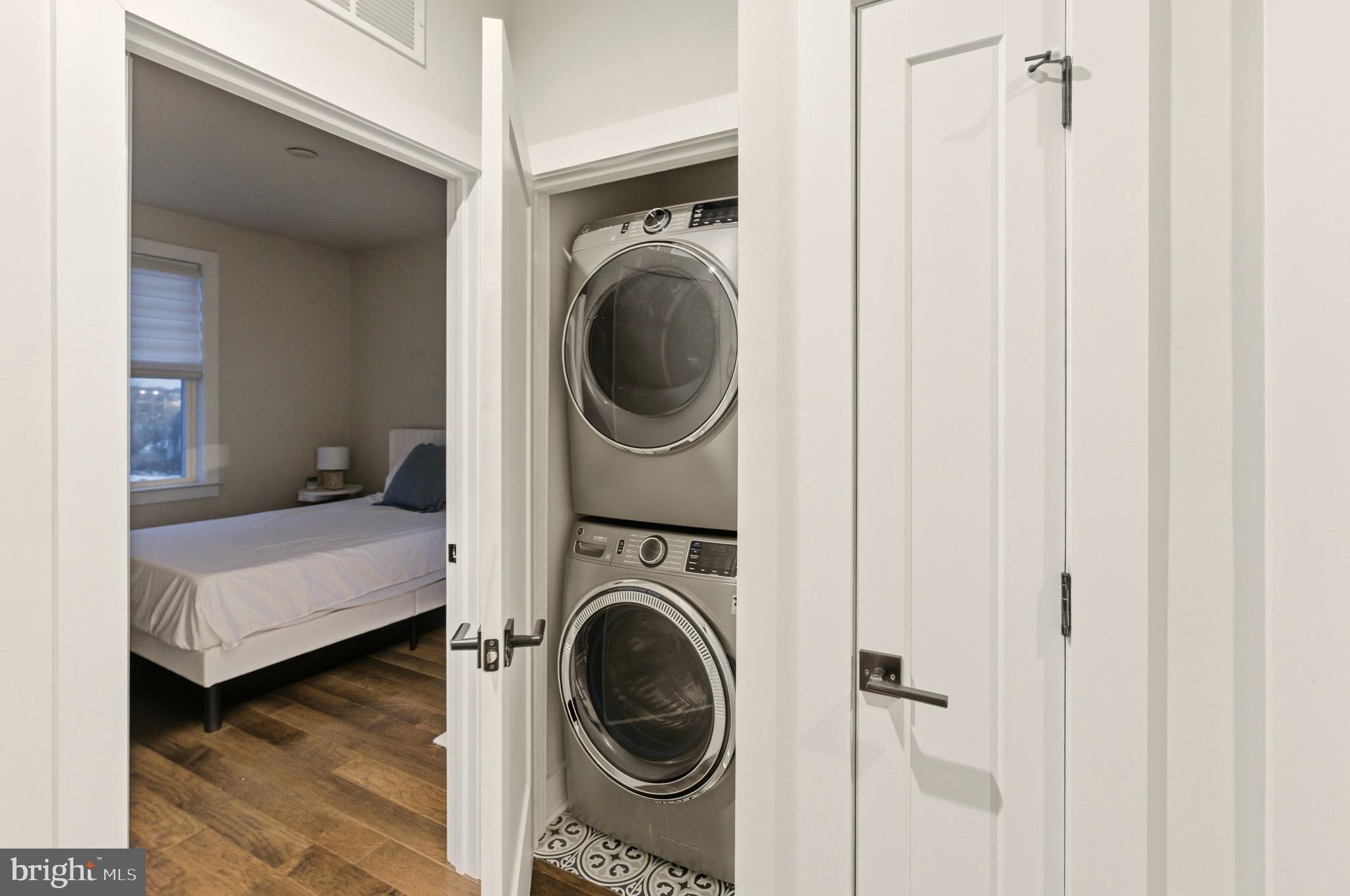 STEELPOINTE - Residential