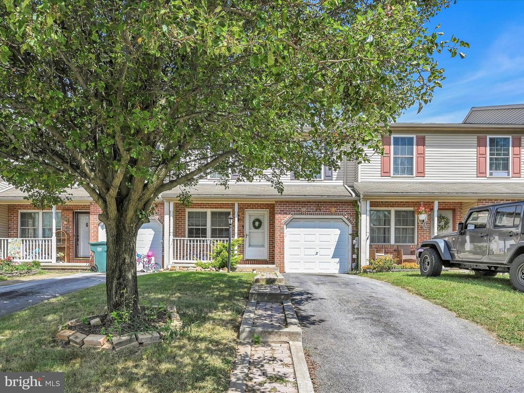 Photo of 105 LARKSPUR DR, QUARRYVILLE, PA 17566 (MLS # PALA2039850)