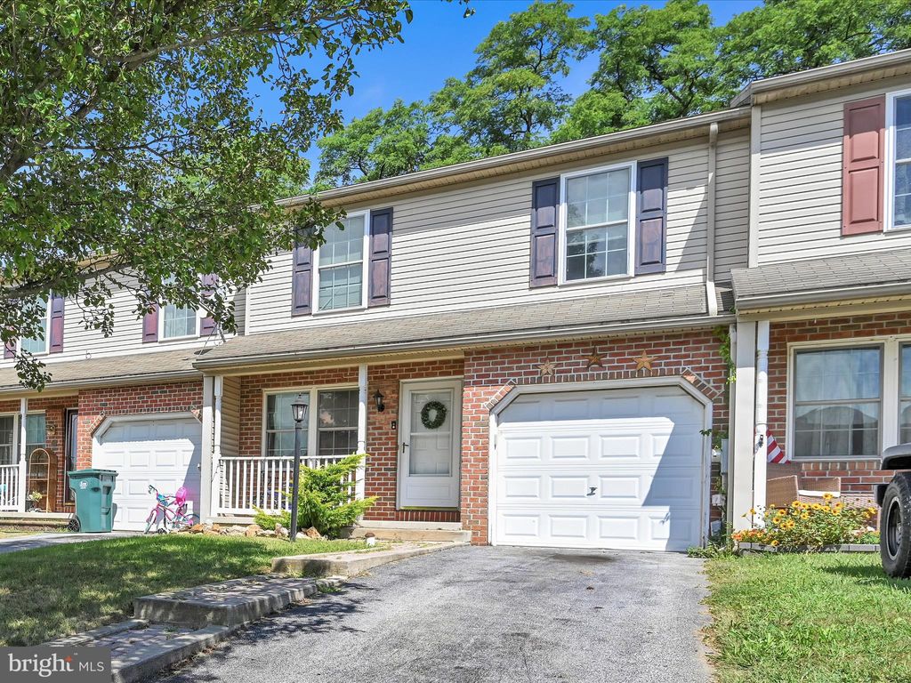 Photo of 105 LARKSPUR DR, QUARRYVILLE, PA 17566 (MLS # PALA2039850)