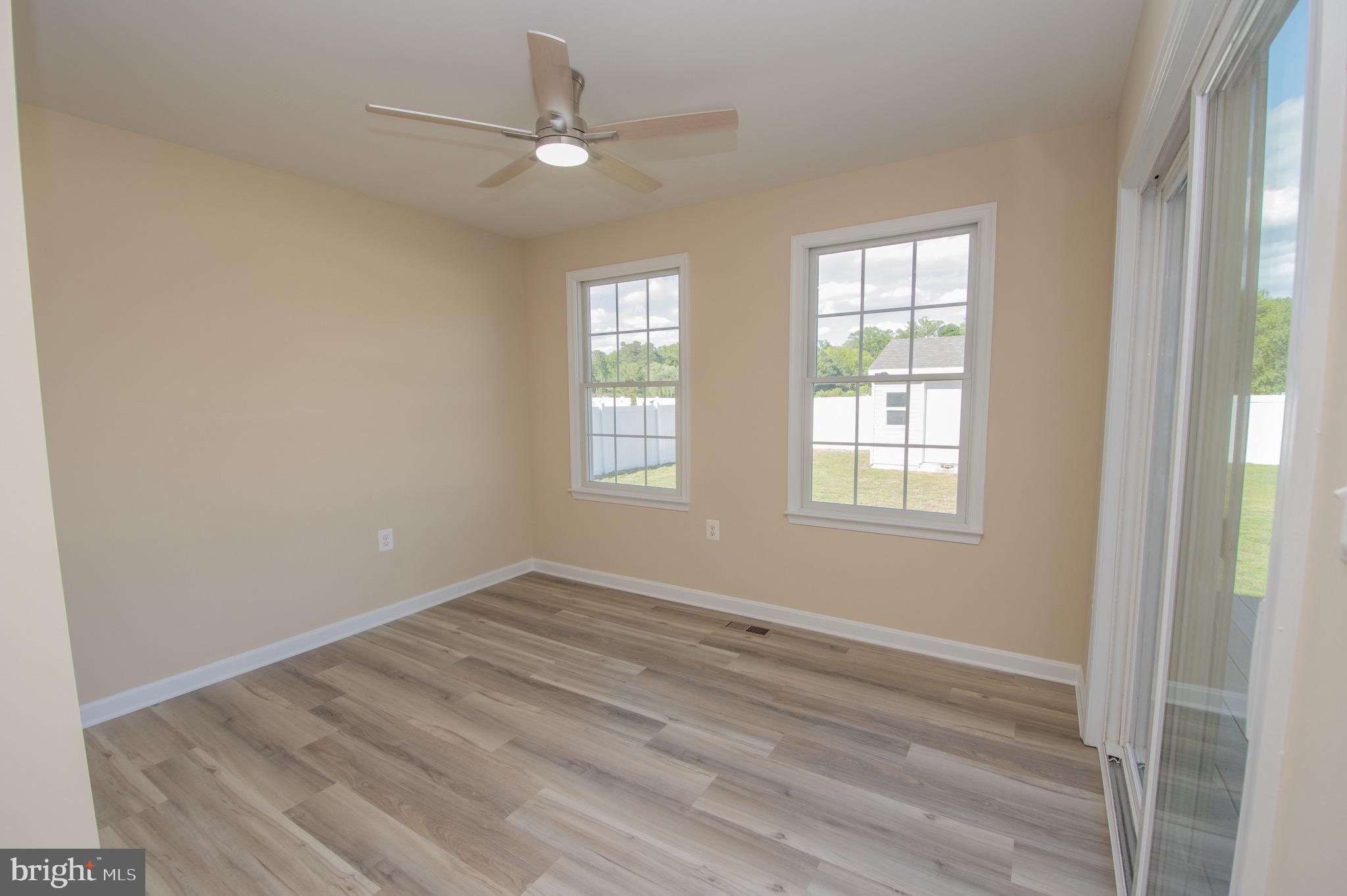 COUNTRY GROVE - Residential