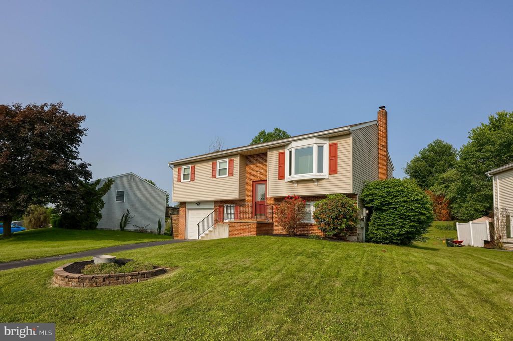 Photo of 900 Evergreen Street, DENVER, PA 17517 (MLS # PALA2070684)