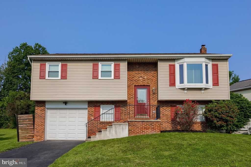 Photo of 900 Evergreen Street, DENVER, PA 17517 (MLS # PALA2070684)