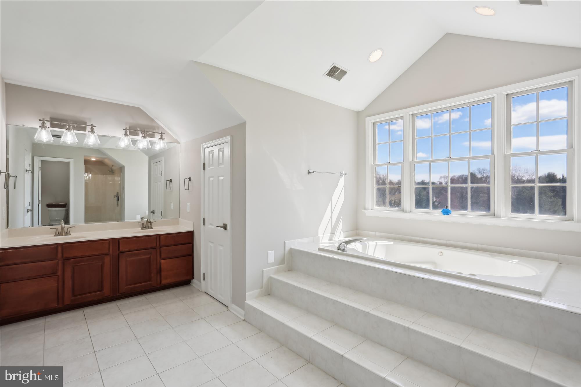 FARMLANDS - Residential