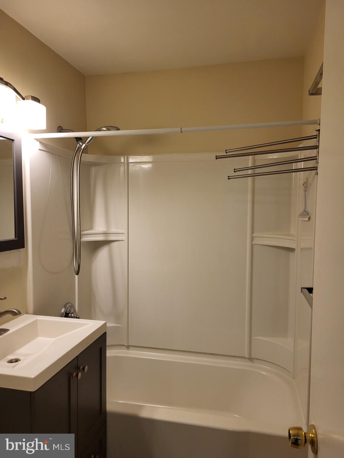 PIMMIT HILLS - Residential Lease