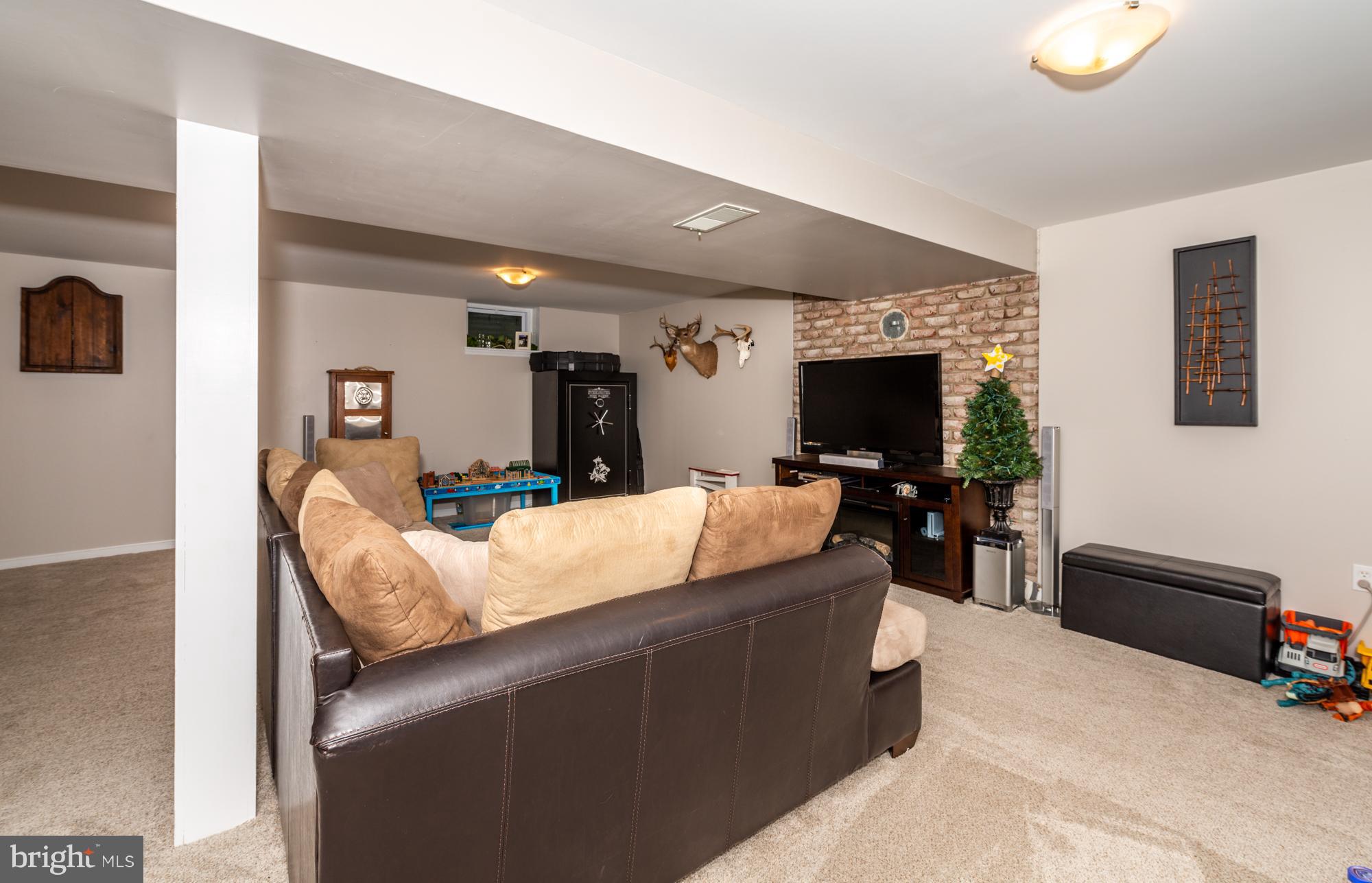 HI VIEW ESTATES - Residential