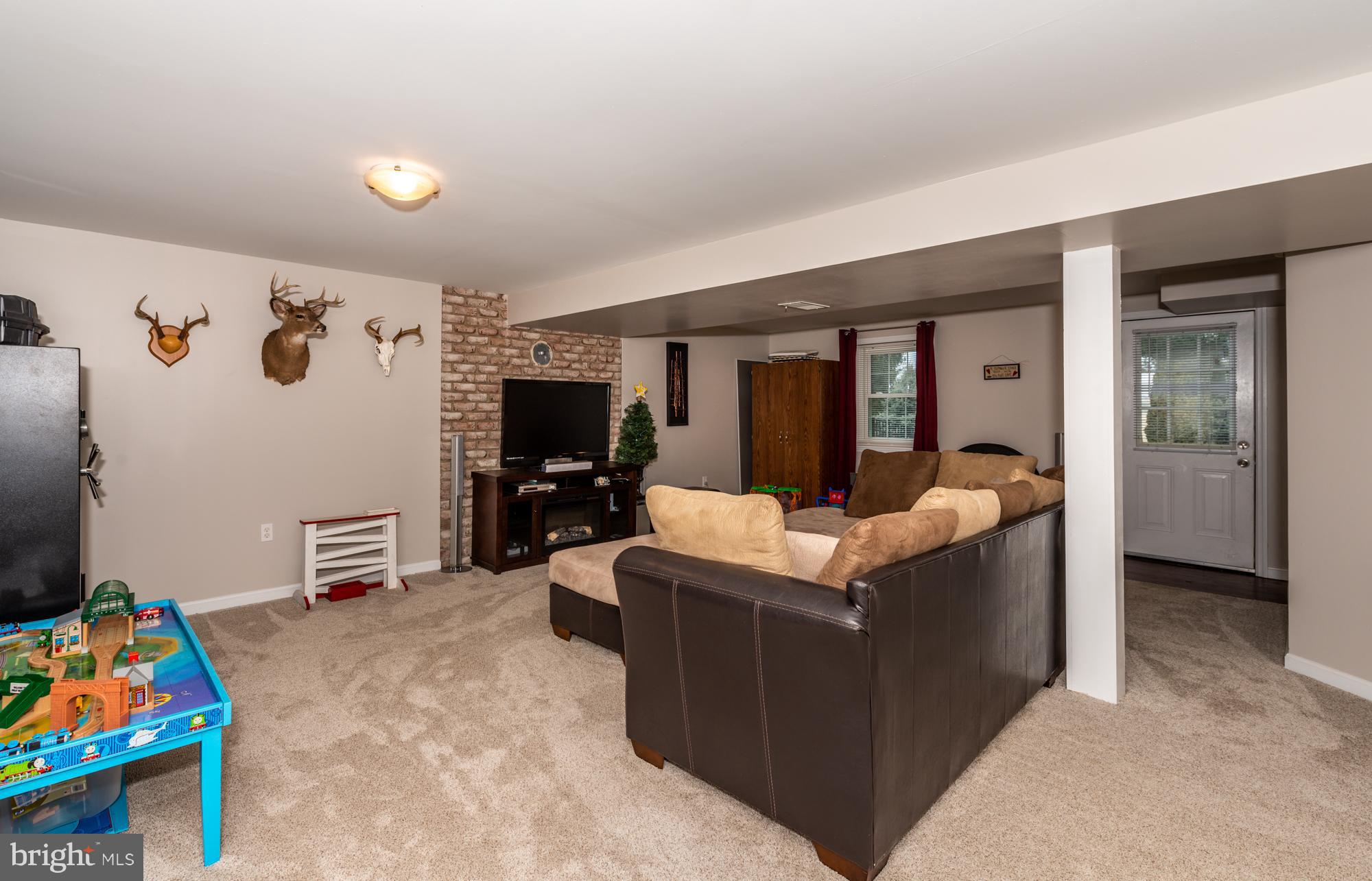 HI VIEW ESTATES - Residential
