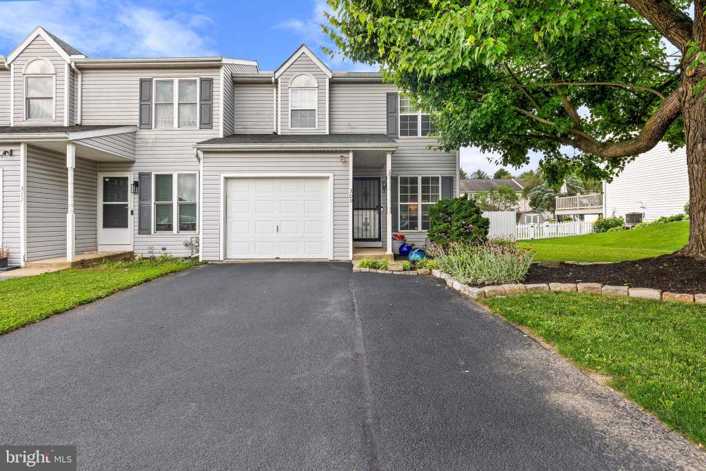 Photo of 309 Parklawn Court, LANCASTER, PA 17601 (MLS # PALA2089982)