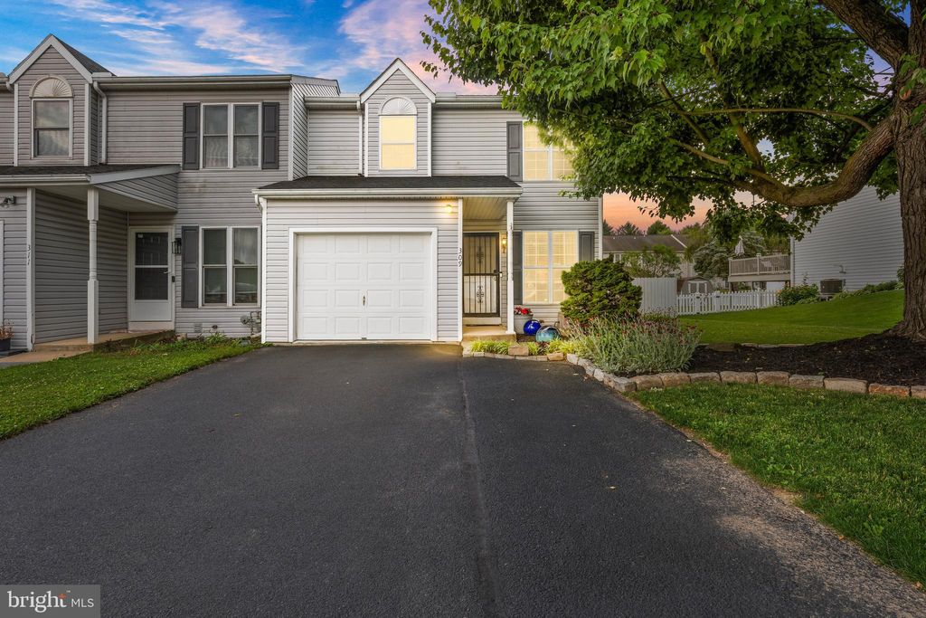 Photo of 309 Parklawn Court, LANCASTER, PA 17601 (MLS # PALA2089982)