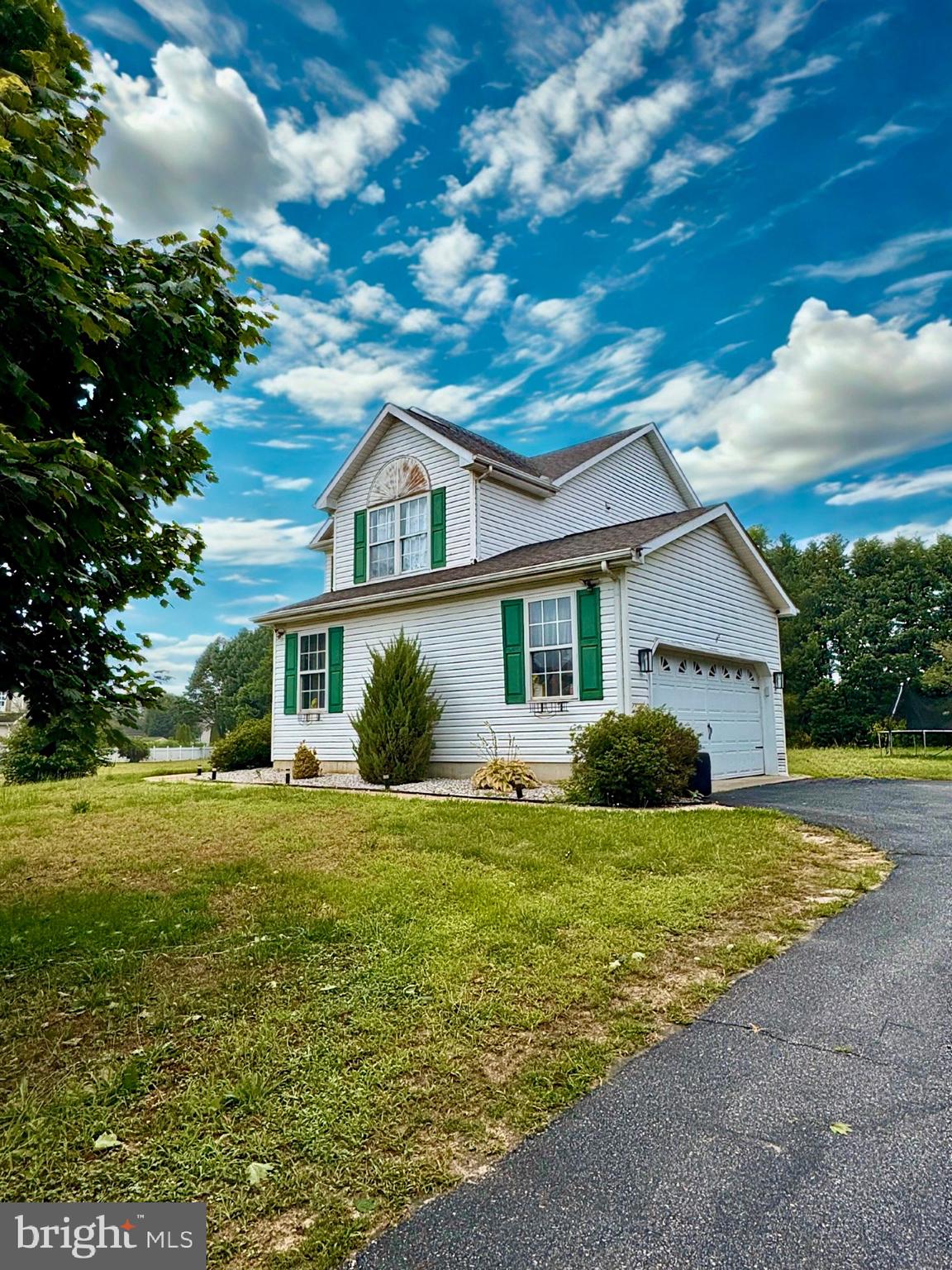 4 WHITE BONNET COURT