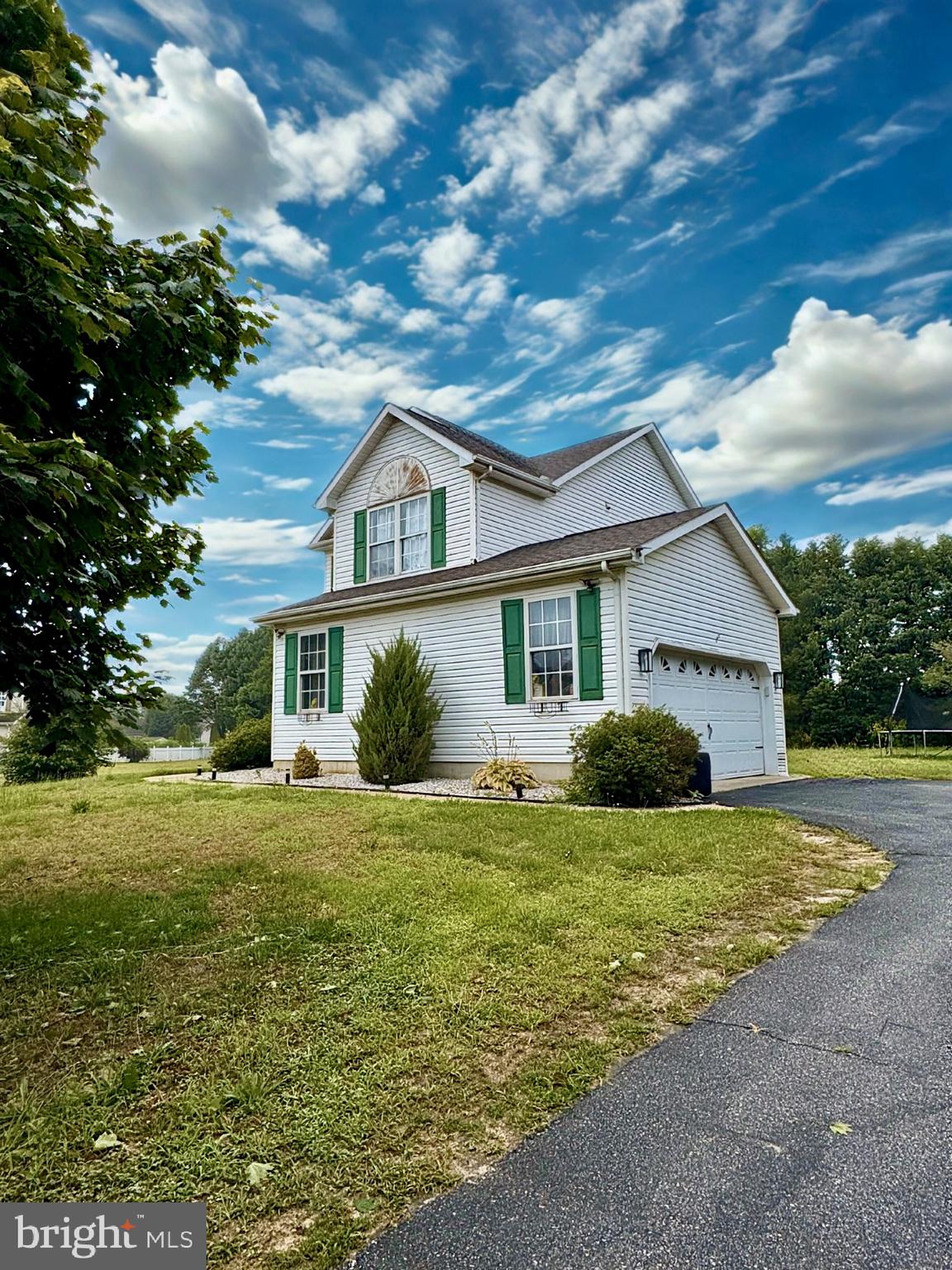 4 WHITE BONNET COURT