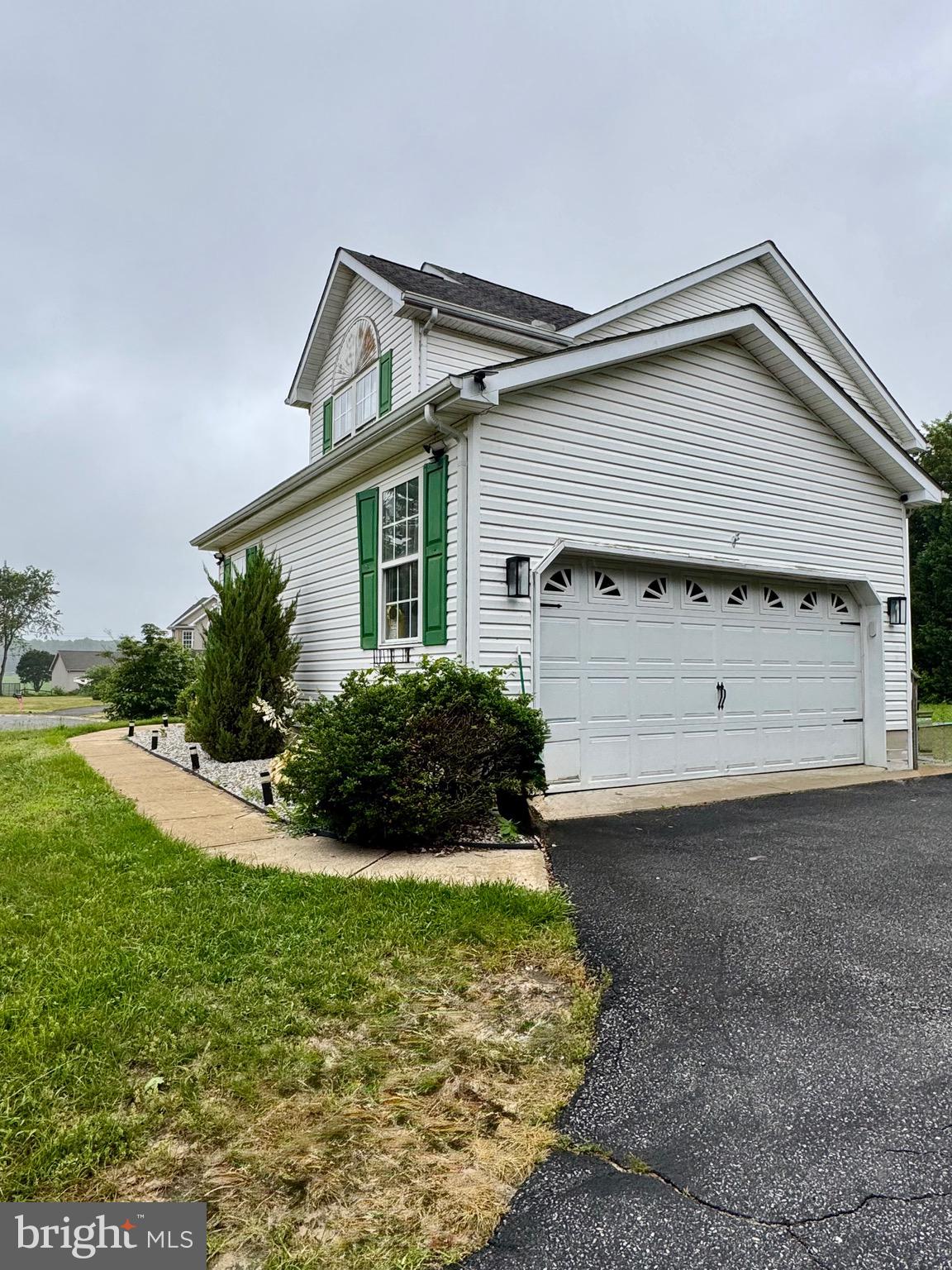 4 WHITE BONNET COURT