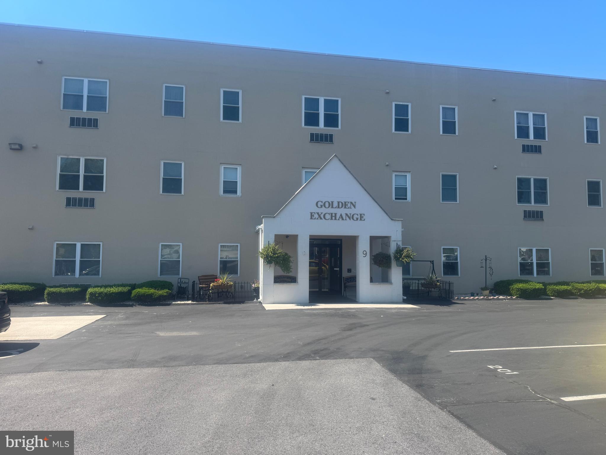 Wonderful housing option in Hanover! Located in a 55+ condo community, this unit offers the ease of one-level living with an open floor plan that fills with natural morning sunlight. Enjoy the convenience of in-unit laundry hookups, assigned parking, and a secure entrance with intercom system. Residents also have access to a large community room for gatherings and activities.
The condo fee includes water, sewer, and refuse, keeping monthly expenses low. Recent updates within the past few years include a new wall unit for heating and cooling, hot water heater, new windows, updated flooring, and a completely renovated bathroom.
Close to downtown Hanover’s shopping, dining, and everyday conveniences, this condo combines affordability, comfort, and truly low-maintenance living.