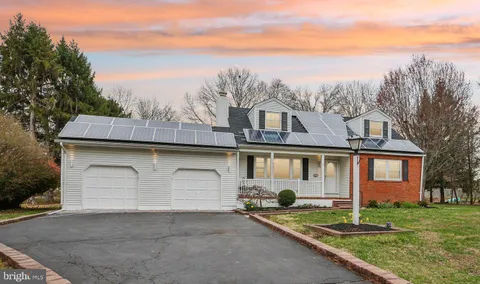 11 Winterset Drive, Robbinsville, NJ MLS: NJME2056762