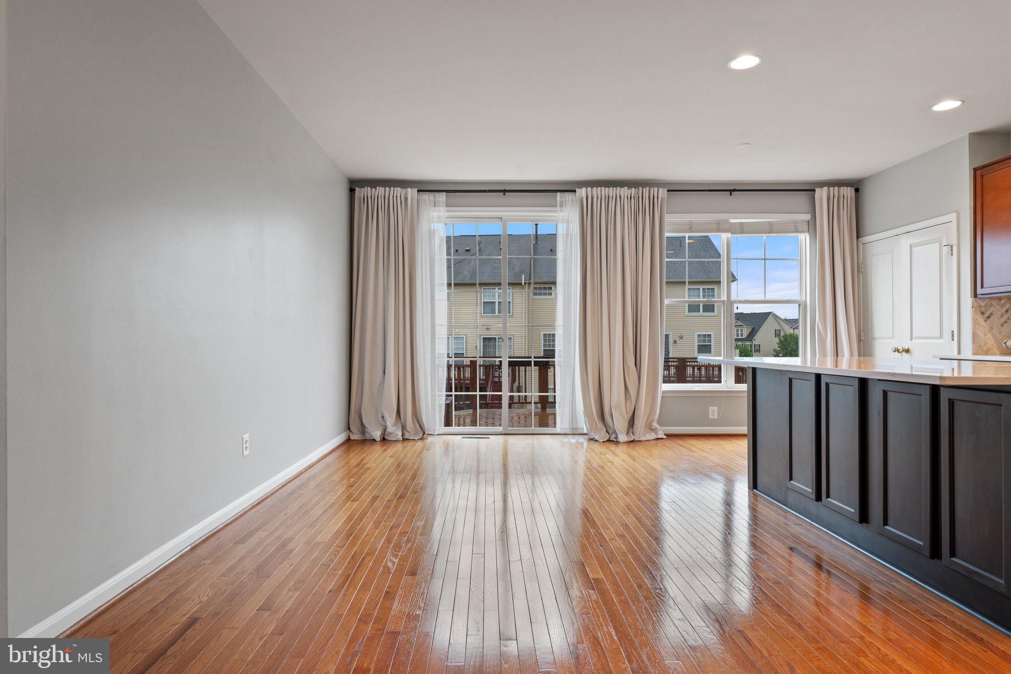 PEMBROOKE - Residential