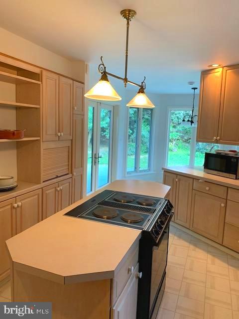 Photo of 103 Sanoey Circle SE, VIENNA, VA 22180 (MLS # VAFX2329034)