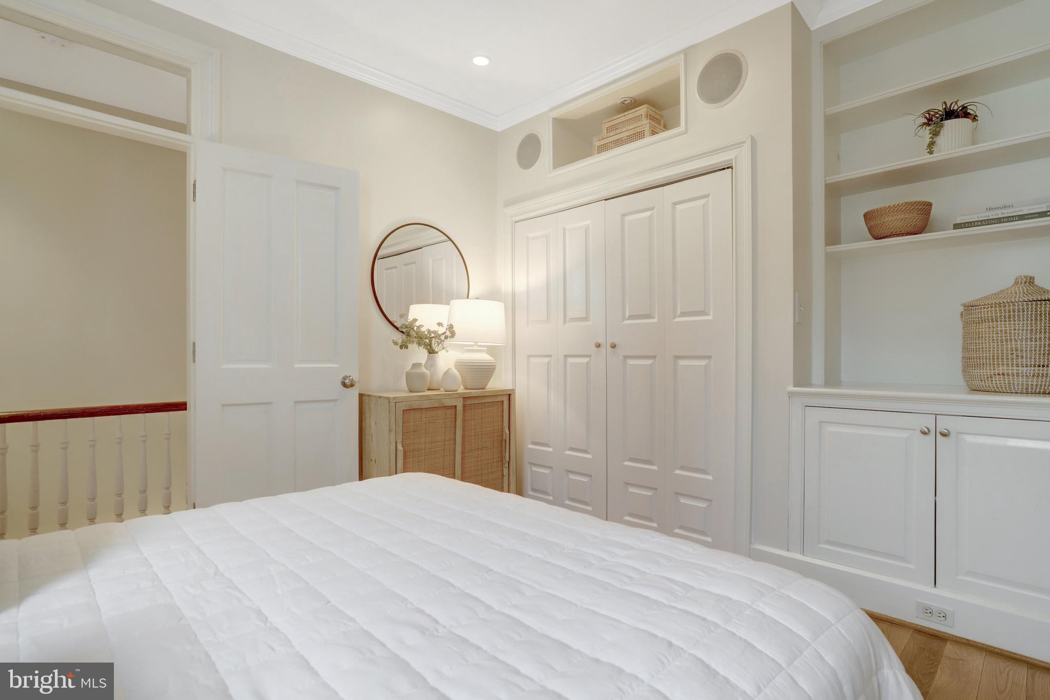 OLD TOWN ALEXANDRIA - Residential