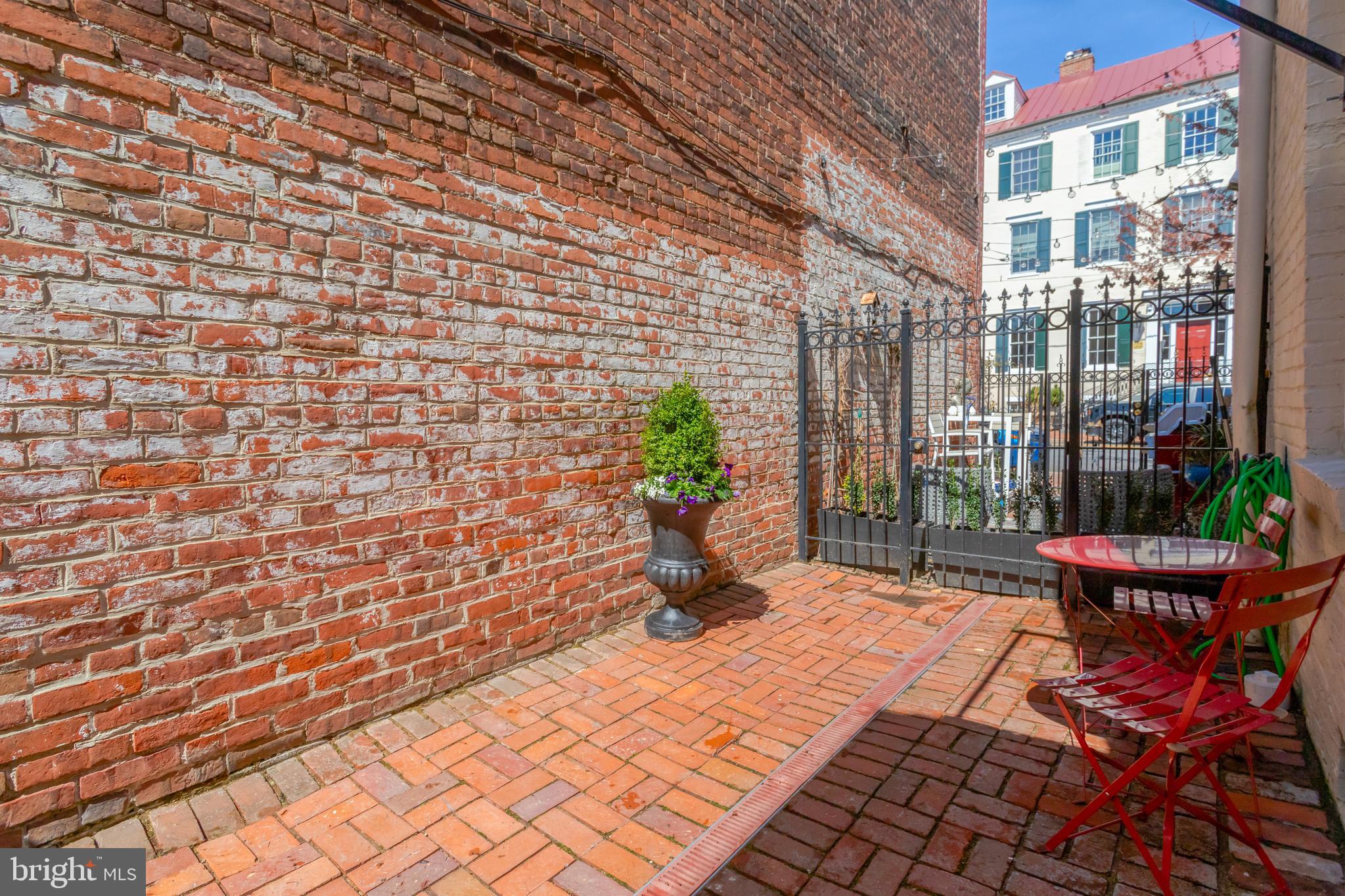 OLD TOWN ALEXANDRIA - Residential