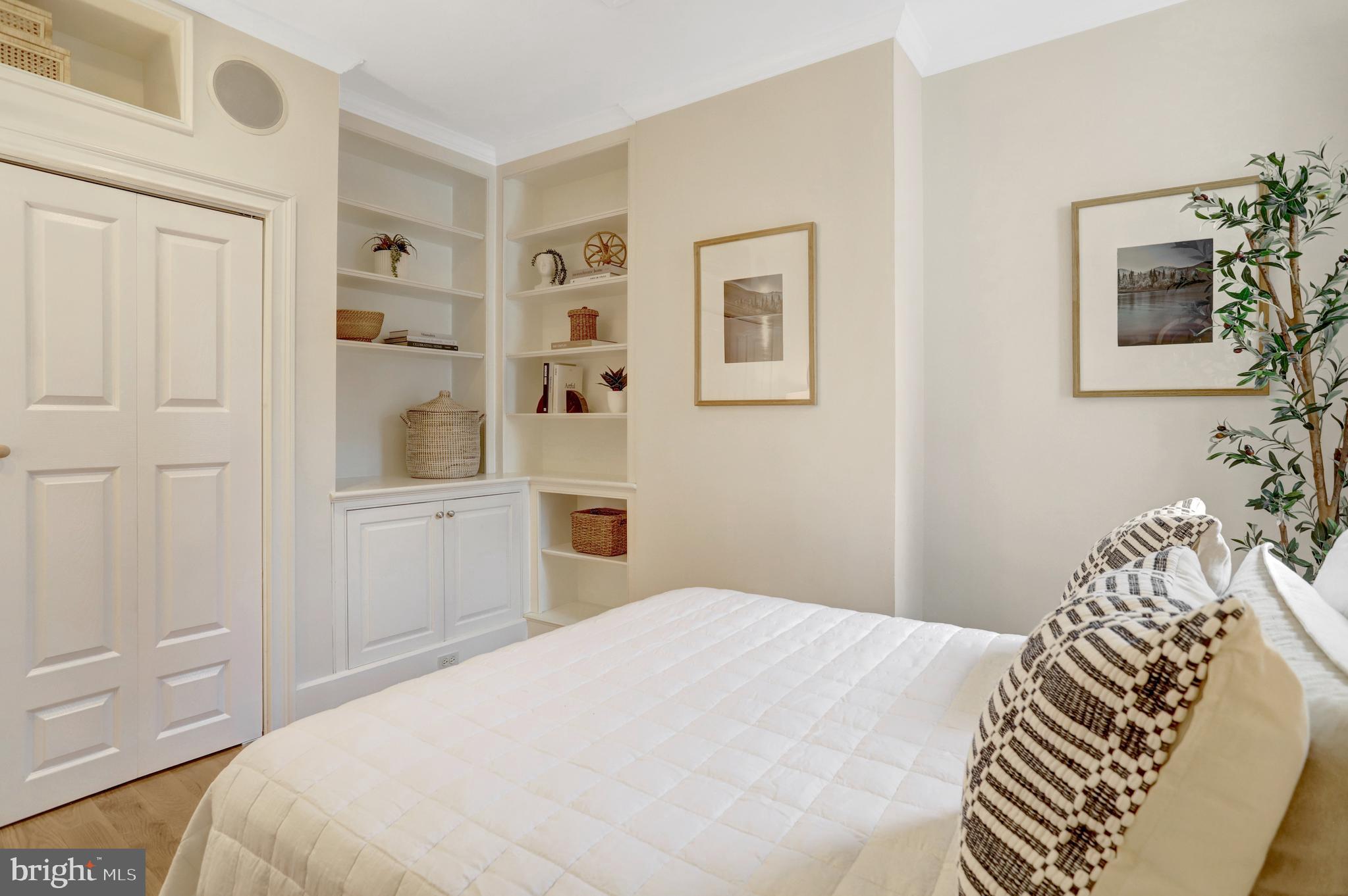 OLD TOWN ALEXANDRIA - Residential