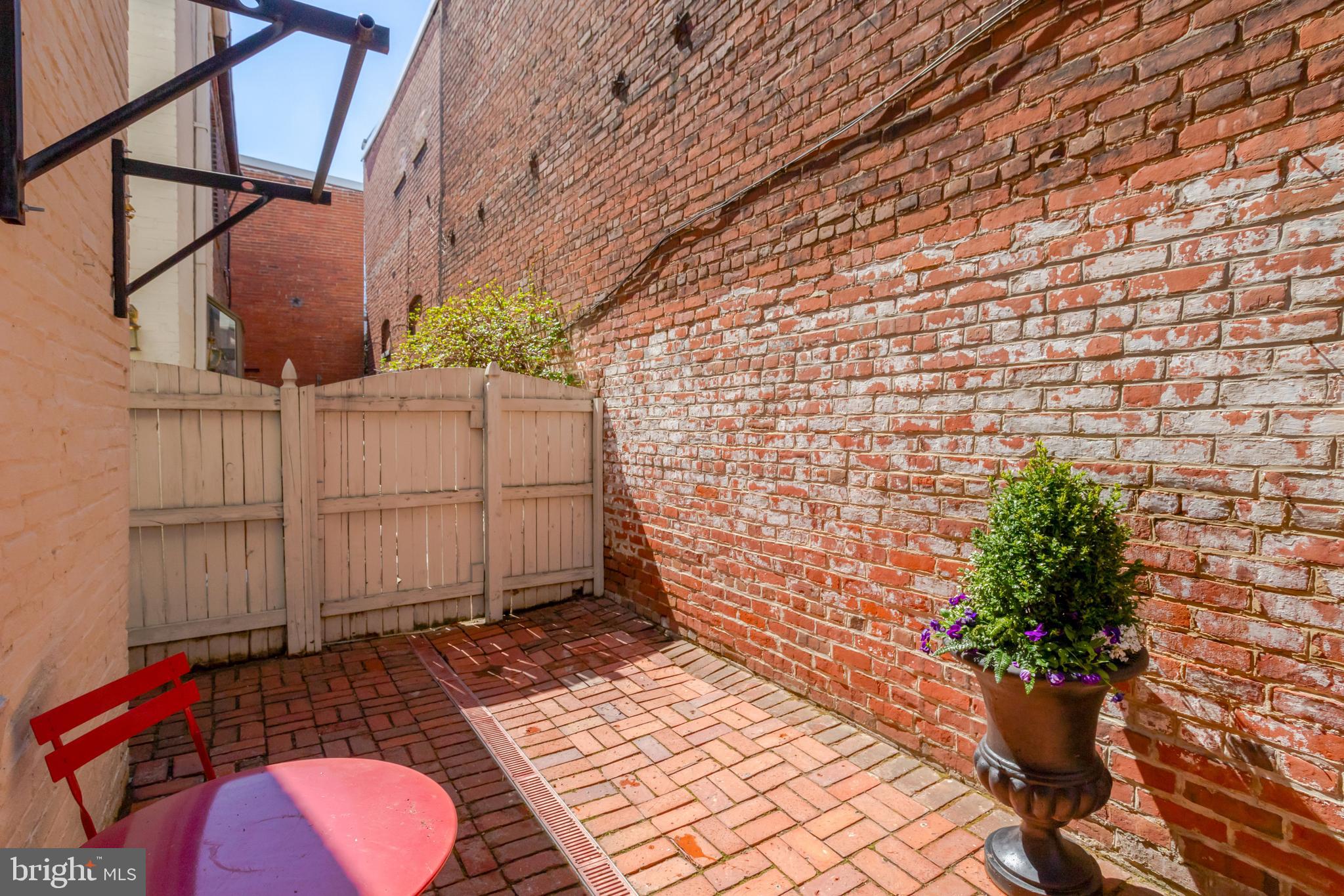 OLD TOWN ALEXANDRIA - Residential