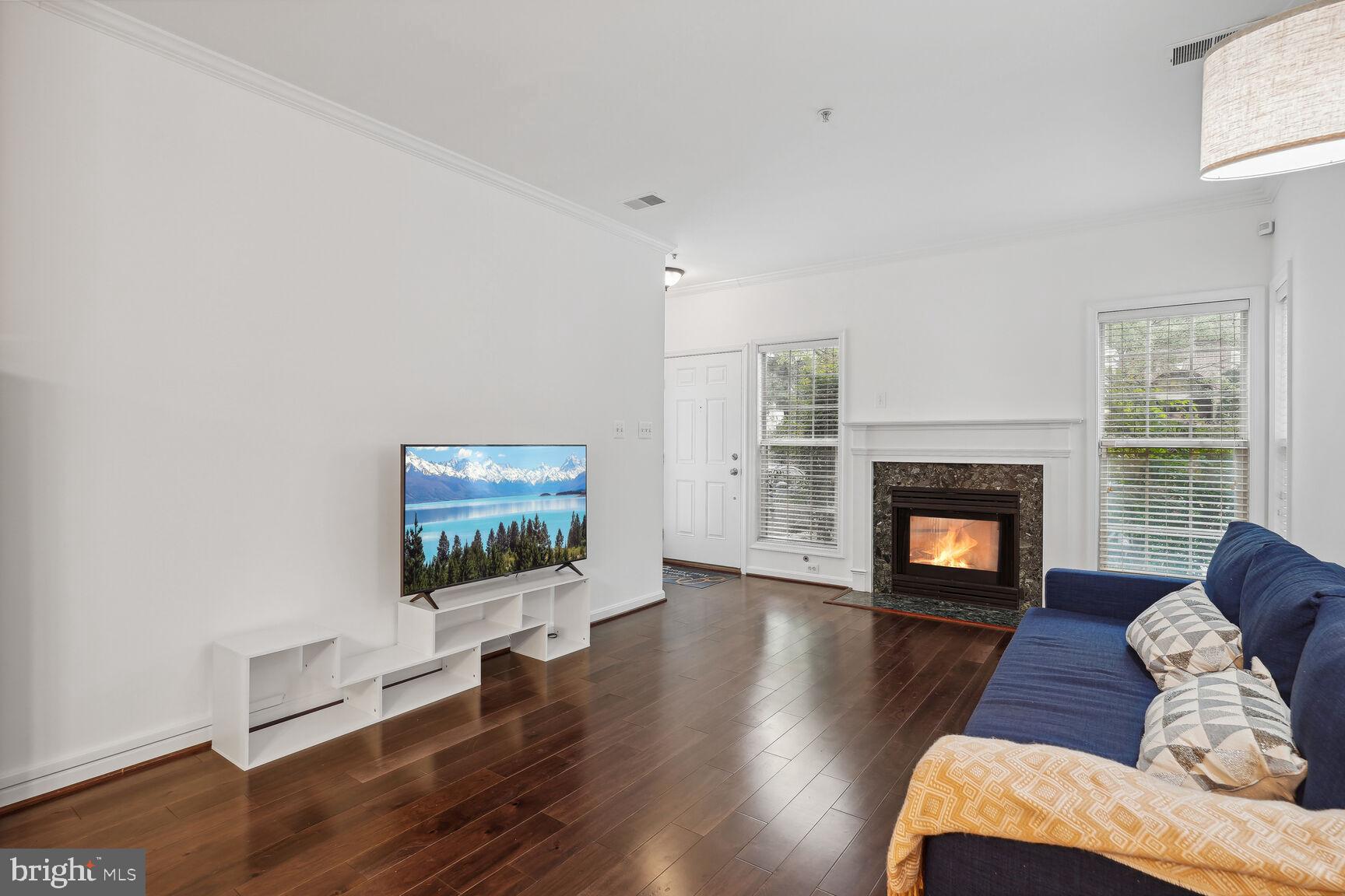 4688 LAWTON WAY 003