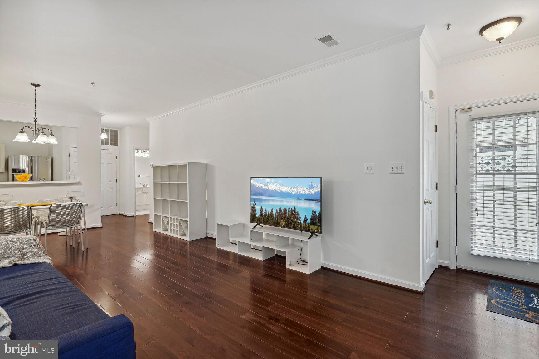 4688 LAWTON WAY 003