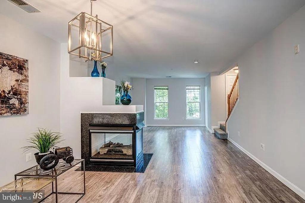 Walking distance to silver line. Quite Community in Tyson's
2 lvl top flr TH style - 2bd + 2.5 baths. Recent updates: A/C,washer,d/w,dbl door frig w/icemkr. Kitchen features dbl sink,gas cook, tall oak cabs & breakfast bar. Sep dining rm & 3 sided glass frpl. Lovely balcony. Both bdrms have ceiling fans. Walking distance to Walmart, restaurants and gym.