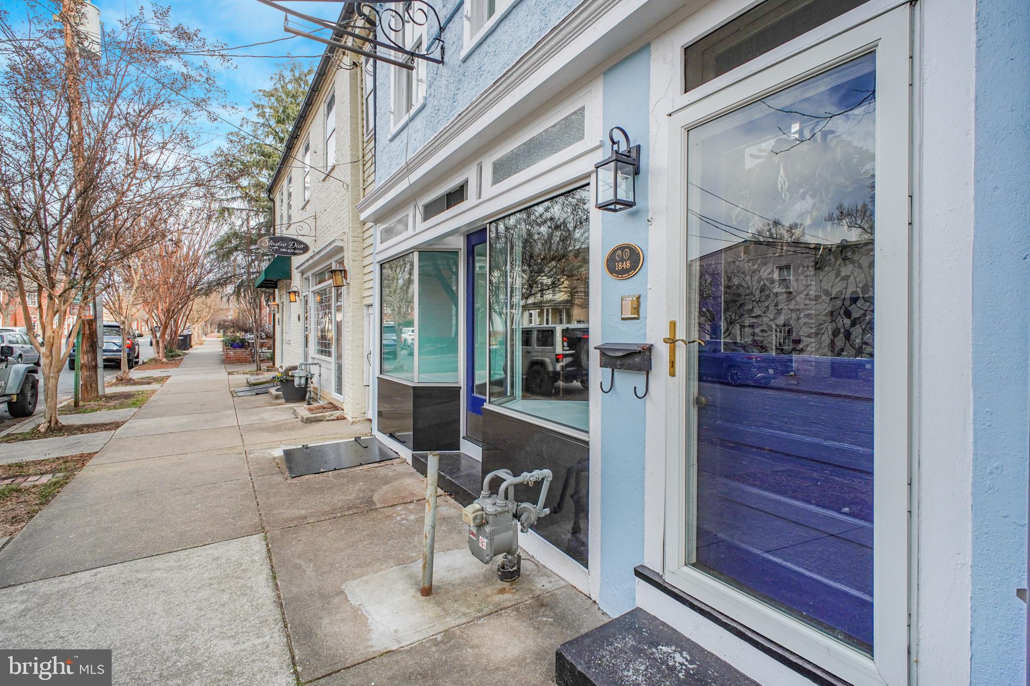 1109 CAROLINE STREET