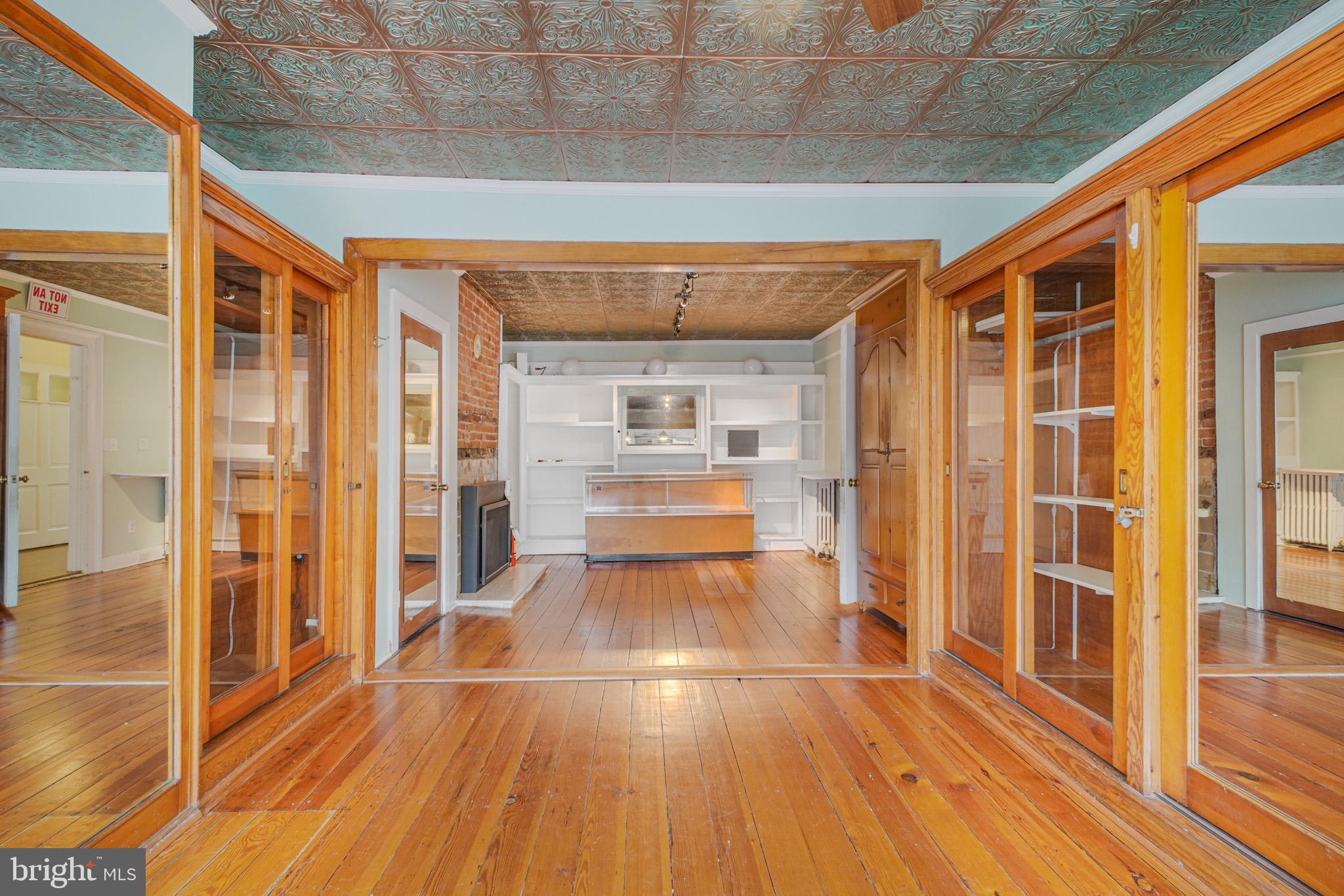 1109 CAROLINE STREET